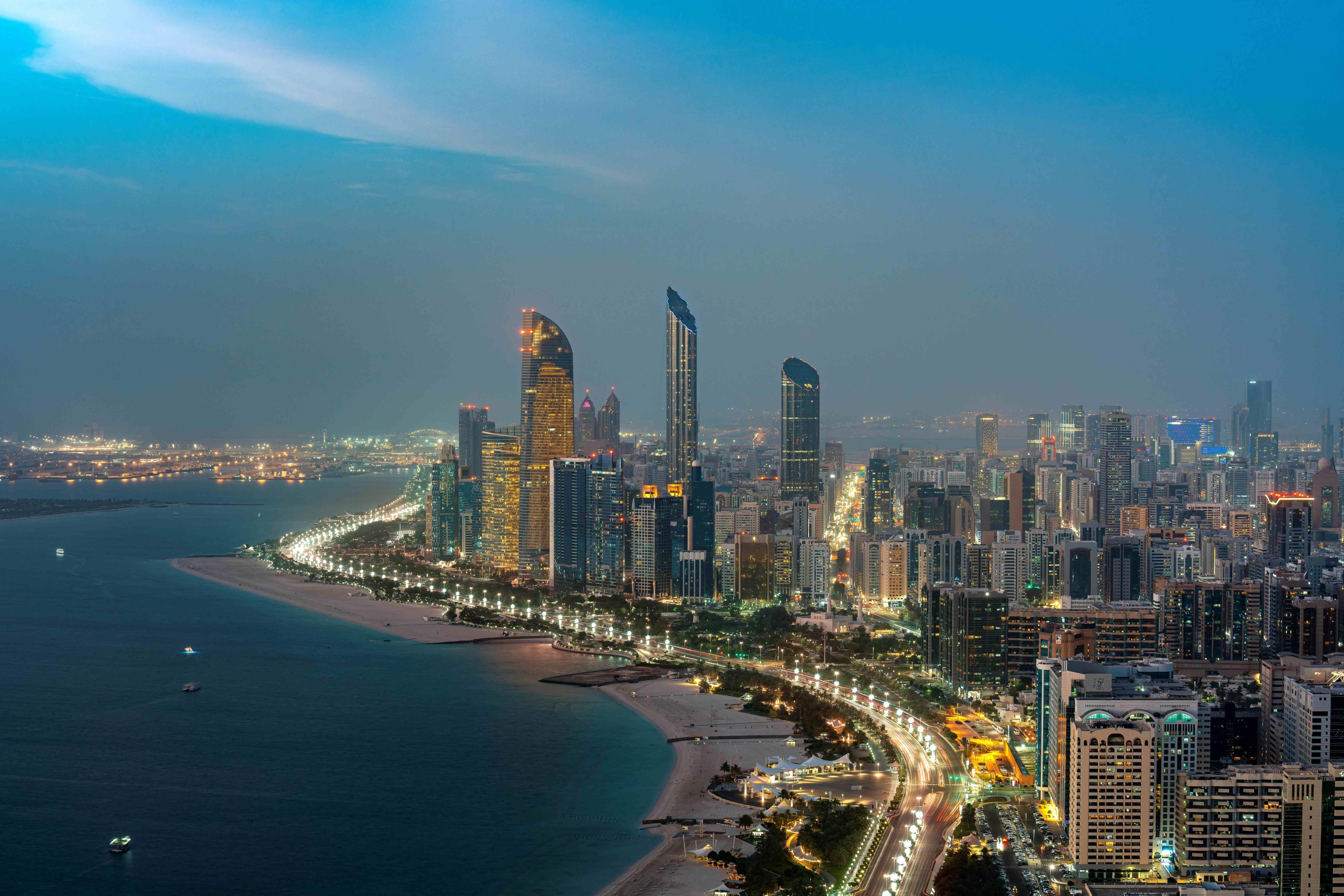 صفقات ساخنة في أبو ظبي